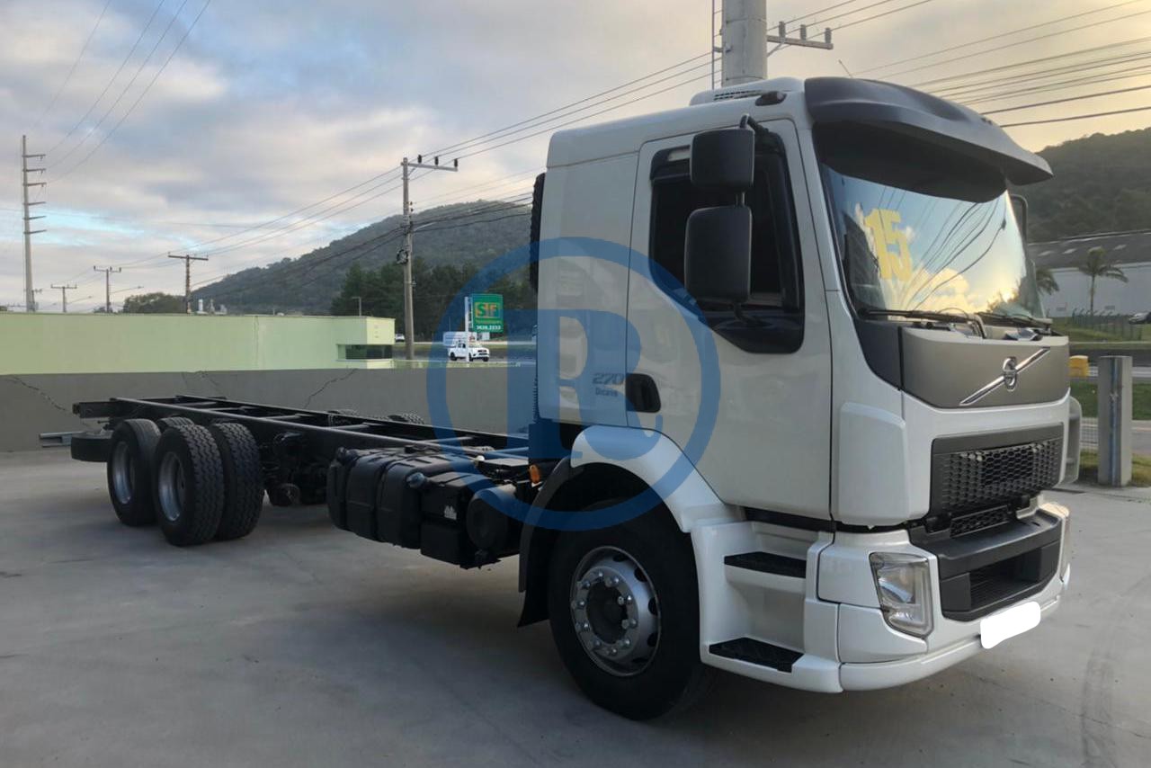 VOLVO VM270 2015